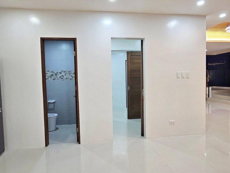 Contemporary House & Lot for Sale in Corona Del Mar Talisay
